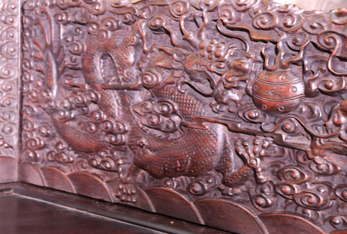 紫檀雲龍彫刻羅漢床と飾り棚